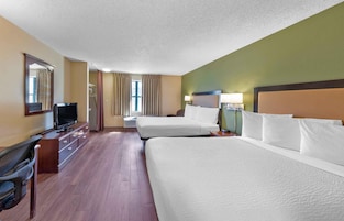 Studio, 2 Double Beds, Non Smoking | Desk, iron/ironing board, WiFi (free), alarm clocks