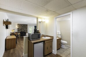 Signature Room - 2 Queen Beds River View (Newly Renovated) | In-room safe, iron/ironing board, free WiFi, bed sheets