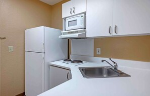 Studio, 2 Double Beds, Non Smoking | Desk, free WiFi