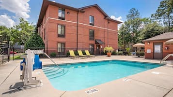 Sæsonbestemt udendørs pool