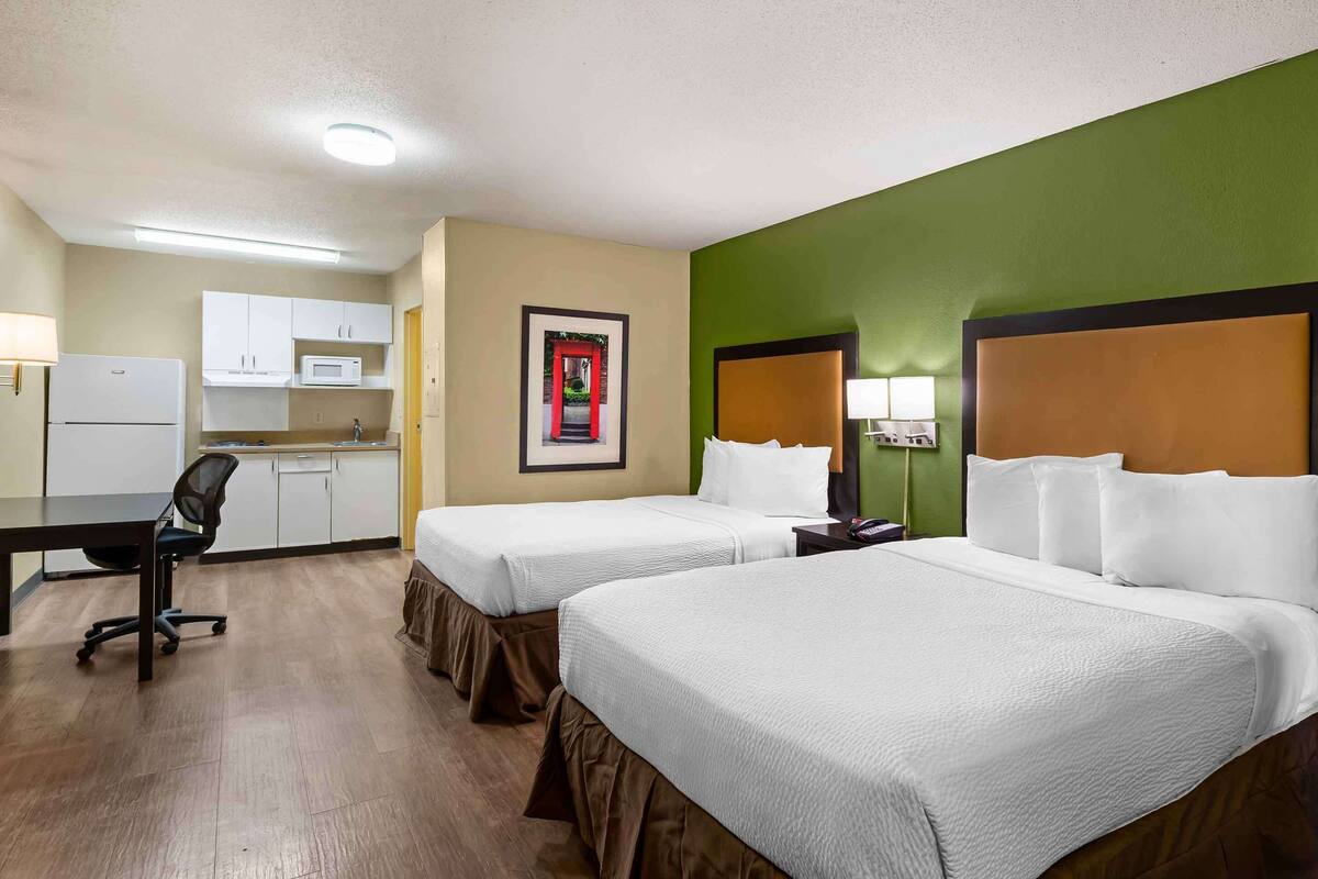 Studio Suite, 2 Tempat Tidur Double, Bebas Asap Rokok, dapur | Meja kerja, ruang kerja ramah laptop, dan tirai kedap cahaya