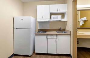 Suite Studio, 2 lits doubles, non-fumeurs, cuisine | Cuisine privée | Grand réfrigérateur, micro-ondes, plaque de cuisson