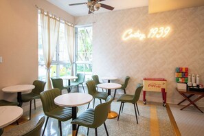 Café da manhã continental grátis todos os dias