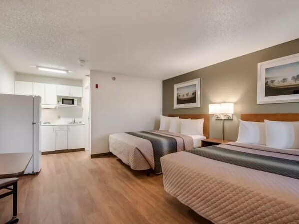 Economy Studio, 2 Queen Beds, Non Smoking