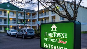 A sign for Home Towne Studios with an entrance sign. - HomeTowne Studios By Red Roof Eugene - Springfield (Springfield)