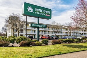 Exterior - HomeTowne Studios By Red Roof Eugene - Springfield (Springfield)