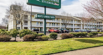 HomeTowne Studios By Red Roof Eugene - Springfield