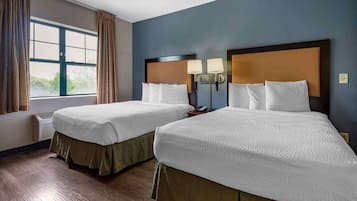 Studio, 2 Double Beds, Non Smoking | Desk, iron/ironing board, free WiFi, bed sheets