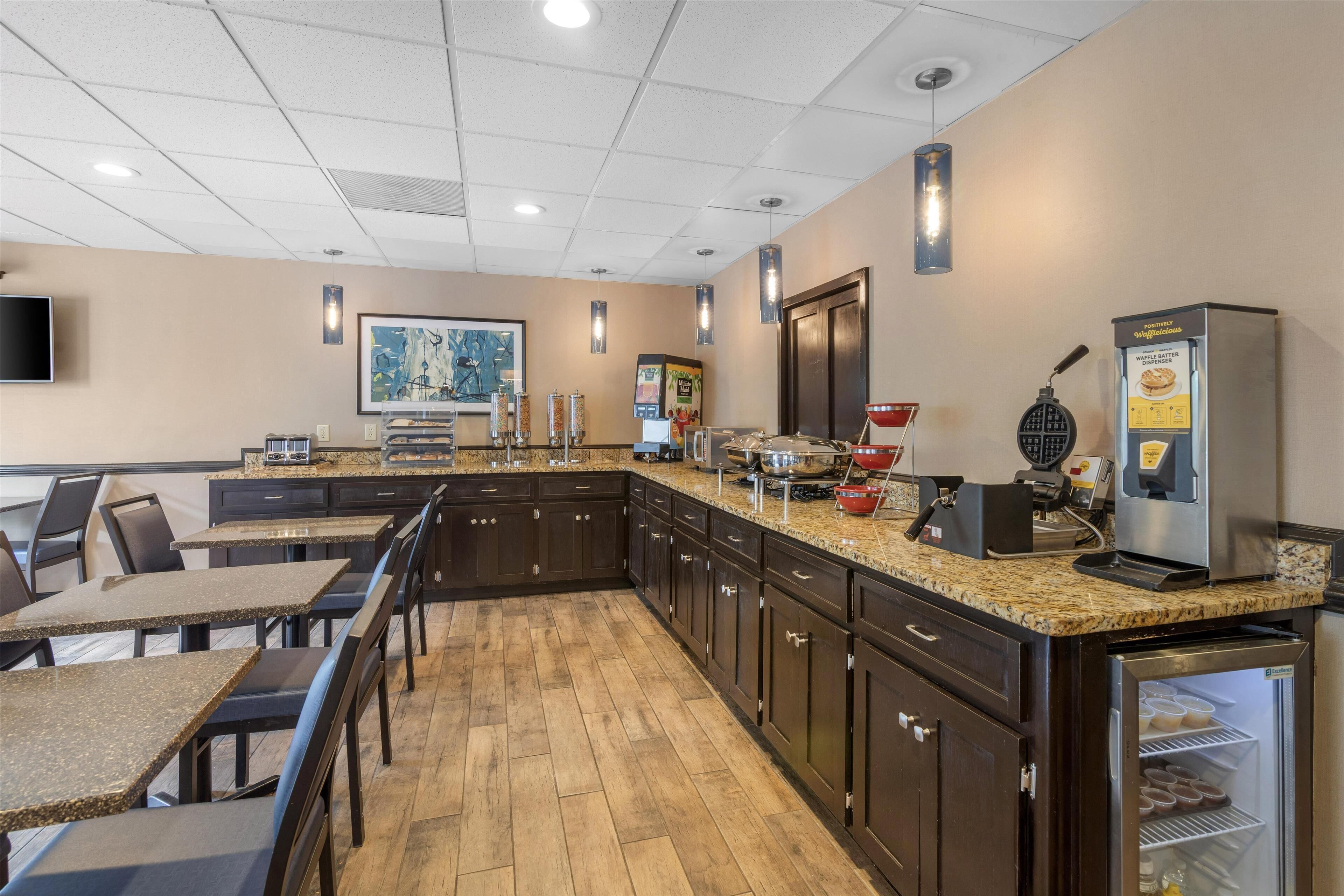 free daily full breakfast