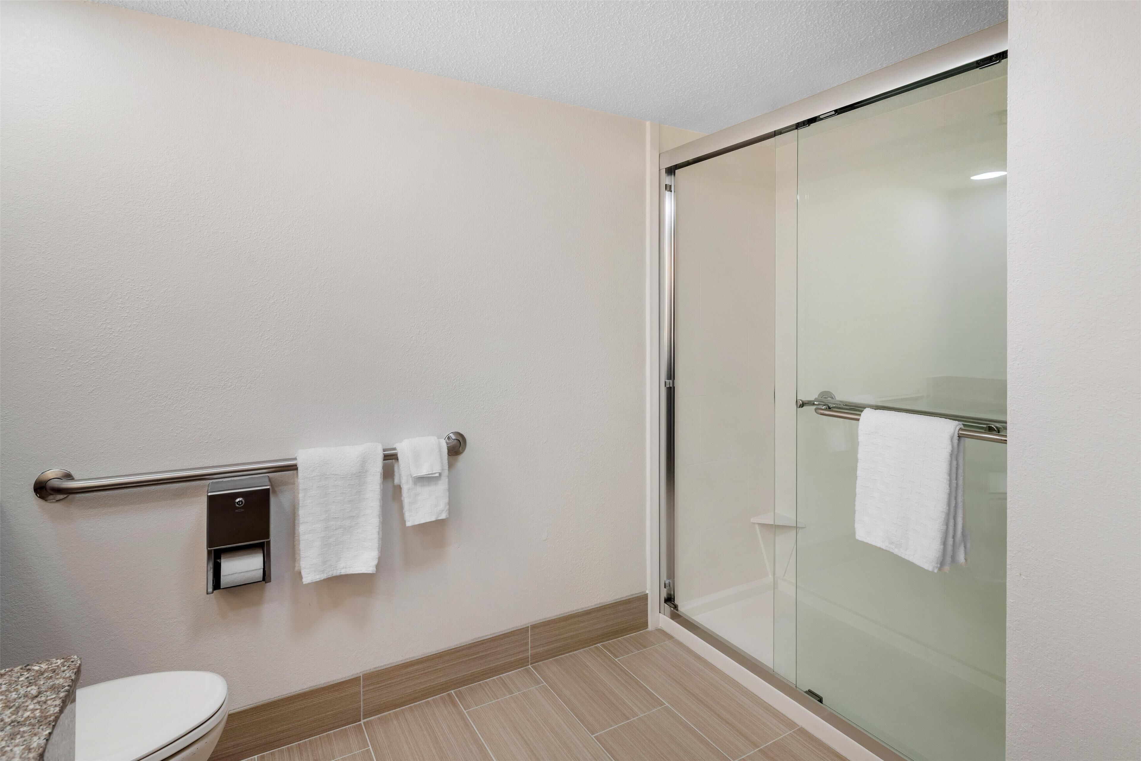 standard room, 1 king bed, accessible, refrigerator & microwave | bathroom | combined shower/bathtub, free toiletries, hair dryer, towels