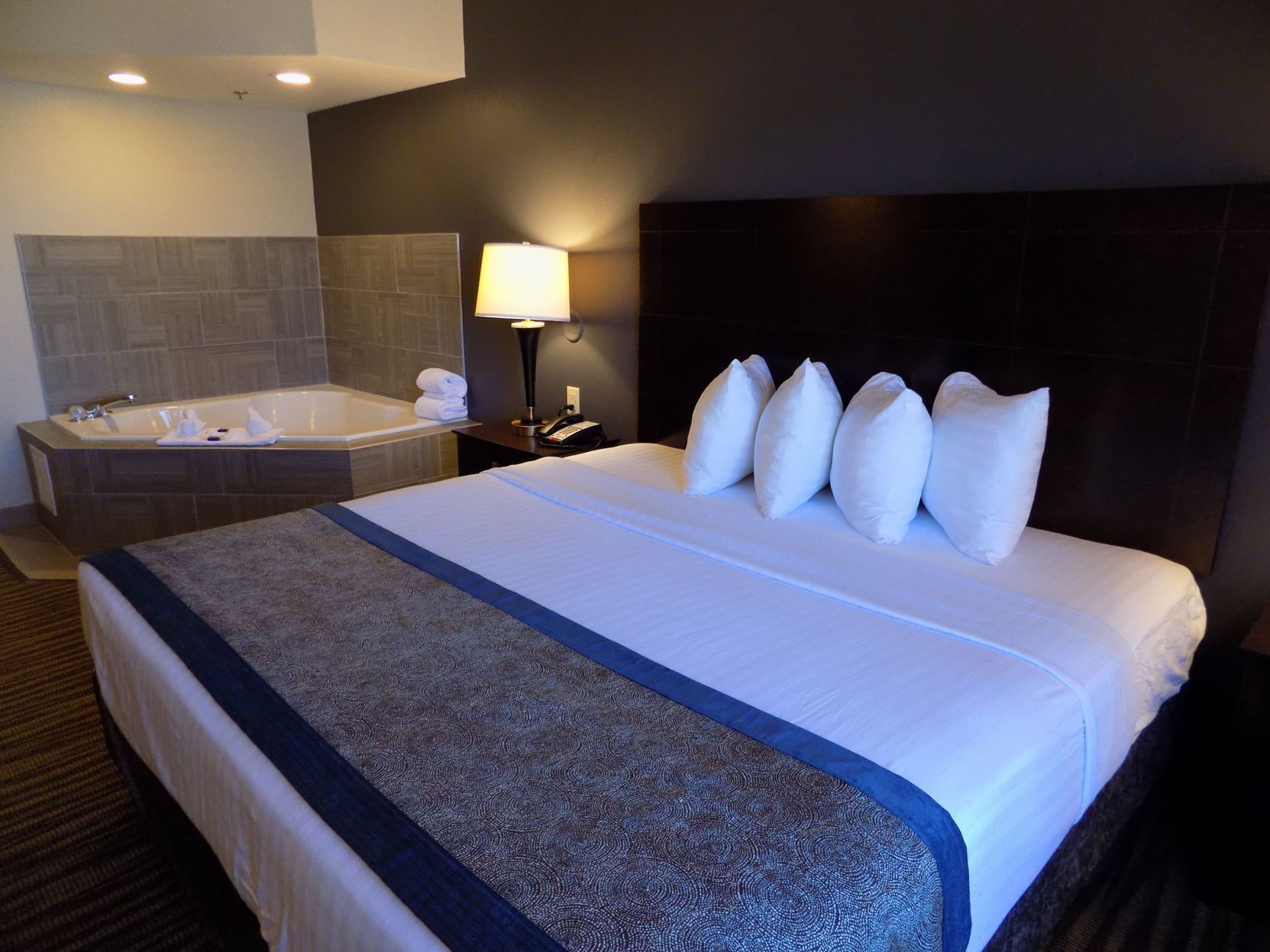Premium bedding, in-room safe, blackout drapes, iron/ironing board