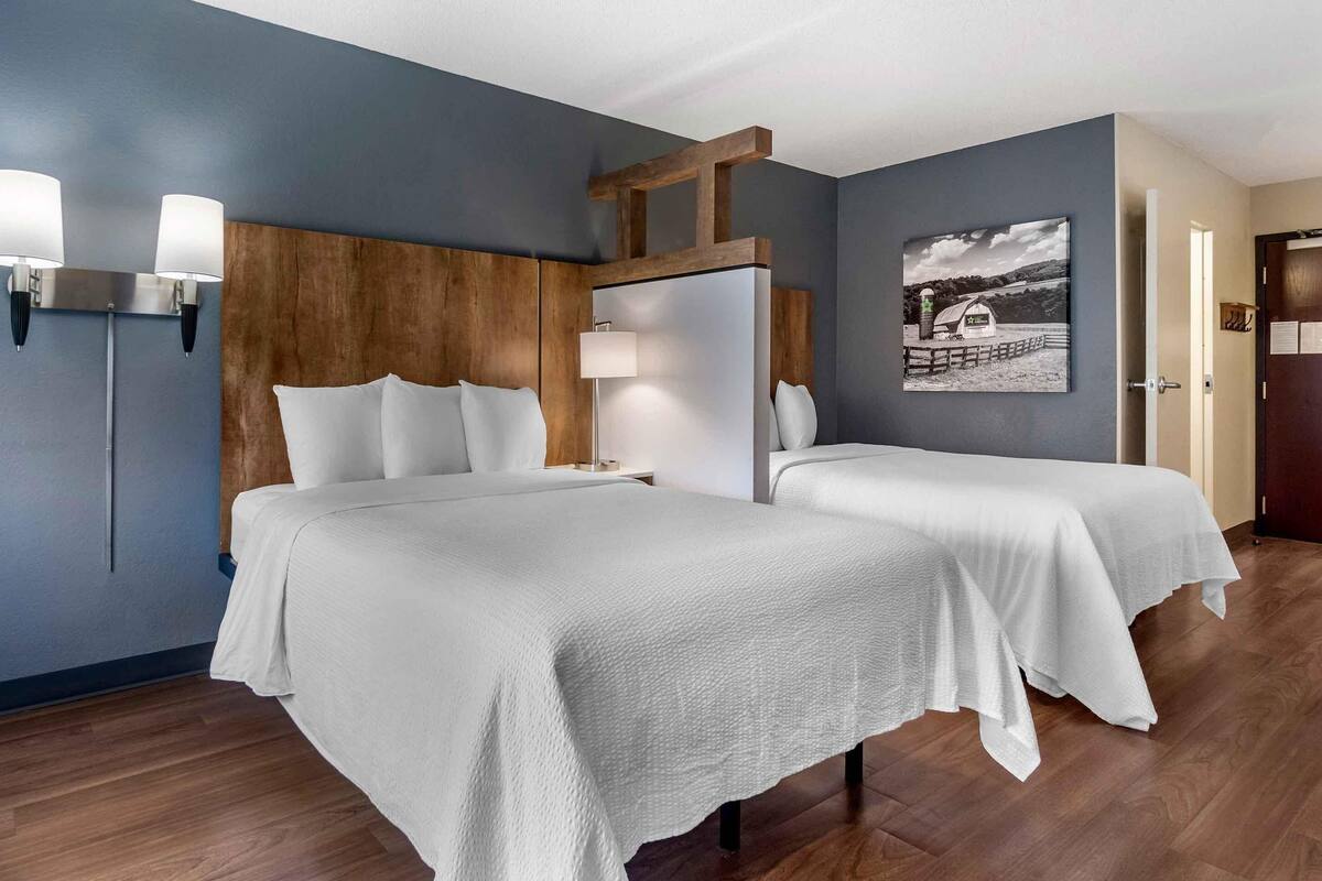 Studio, 2 Double Beds, Non Smoking | Desk, iron/ironing board, WiFi (free)