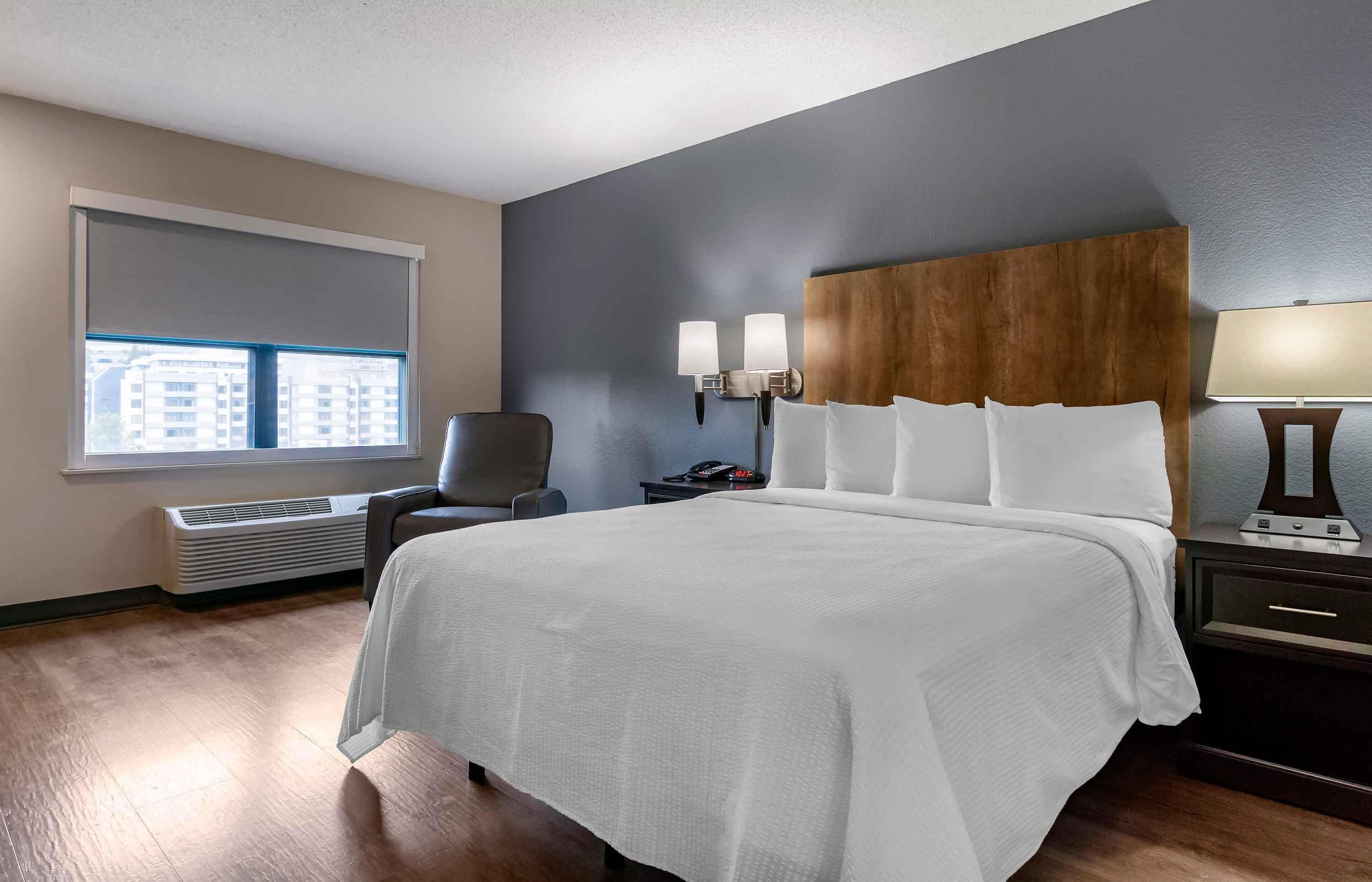 Studio, 1 Queen Bed, Non Smoking | Desk, iron/ironing board, free WiFi