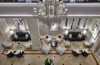 Hotel entrance and lobby at Inn on Fifth