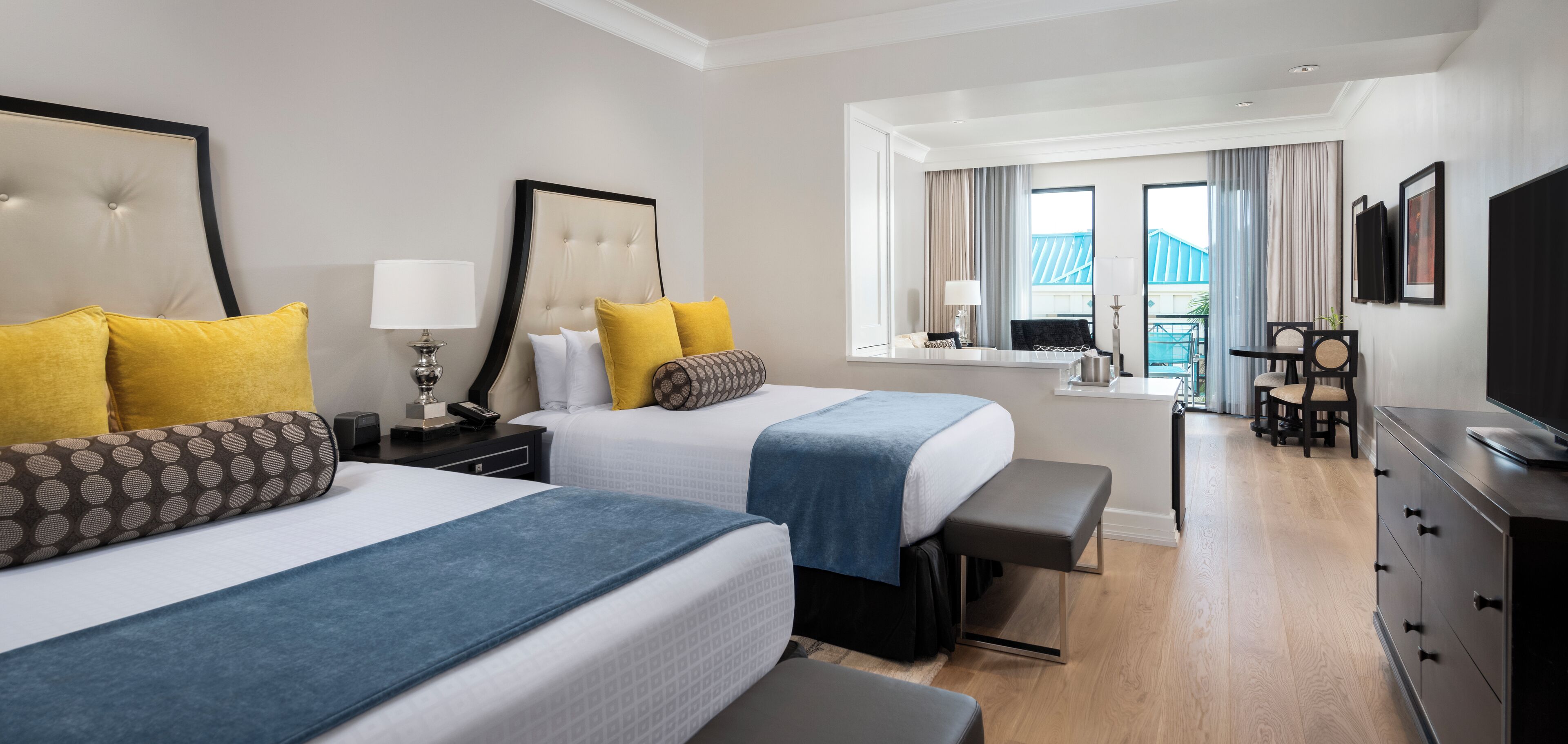 L2 5th Avenue Club Queen Suite | Premium bedding, pillowtop beds, in-room safe, laptop workspace