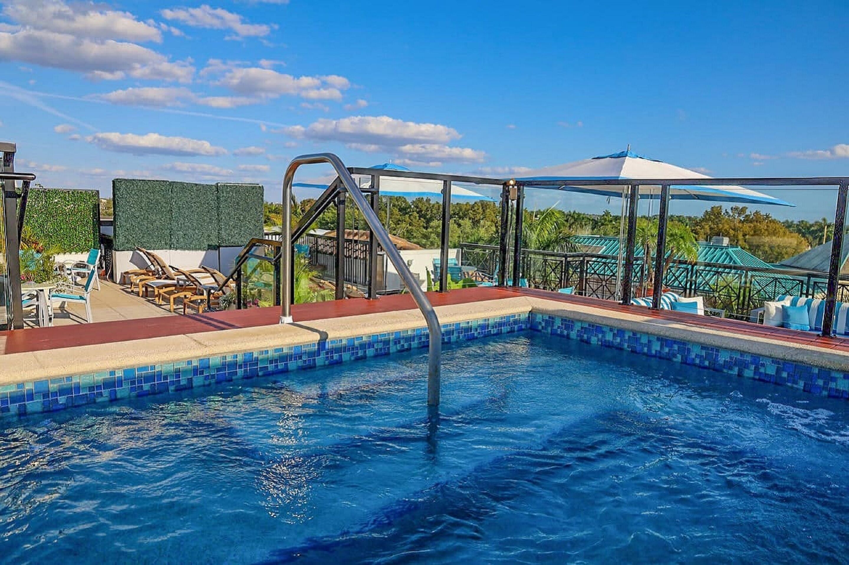 Outdoor pool, pool umbrellas, sun loungers