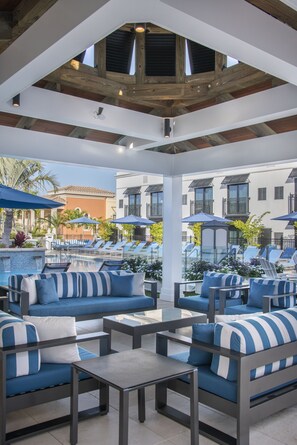 Premium bedding, pillowtop beds, in-room safe, laptop workspace - Inn on Fifth (Naples)