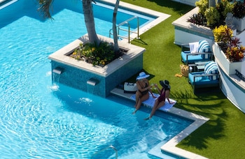 Pool amenities at Inn on Fifth