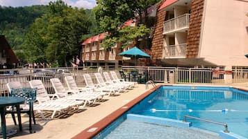 Piscine extérieure (ouverte en saison)