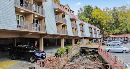 Quality Inn Creekside - Downtown Gatlinburg