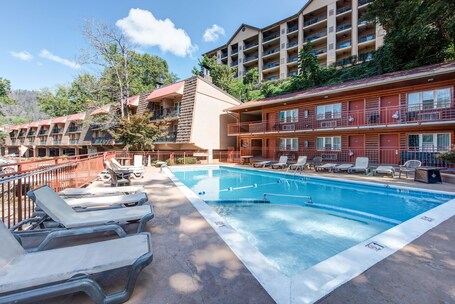 Quality Inn Creekside Downtown Gatlinburg - Image 4
