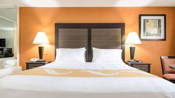 Room, 1 King Bed, Non Smoking, Jetted Tub | In-room safe, desk, blackout curtains, iron/ironing board