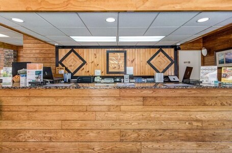 Quality Inn Creekside Downtown Gatlinburg - Image 24