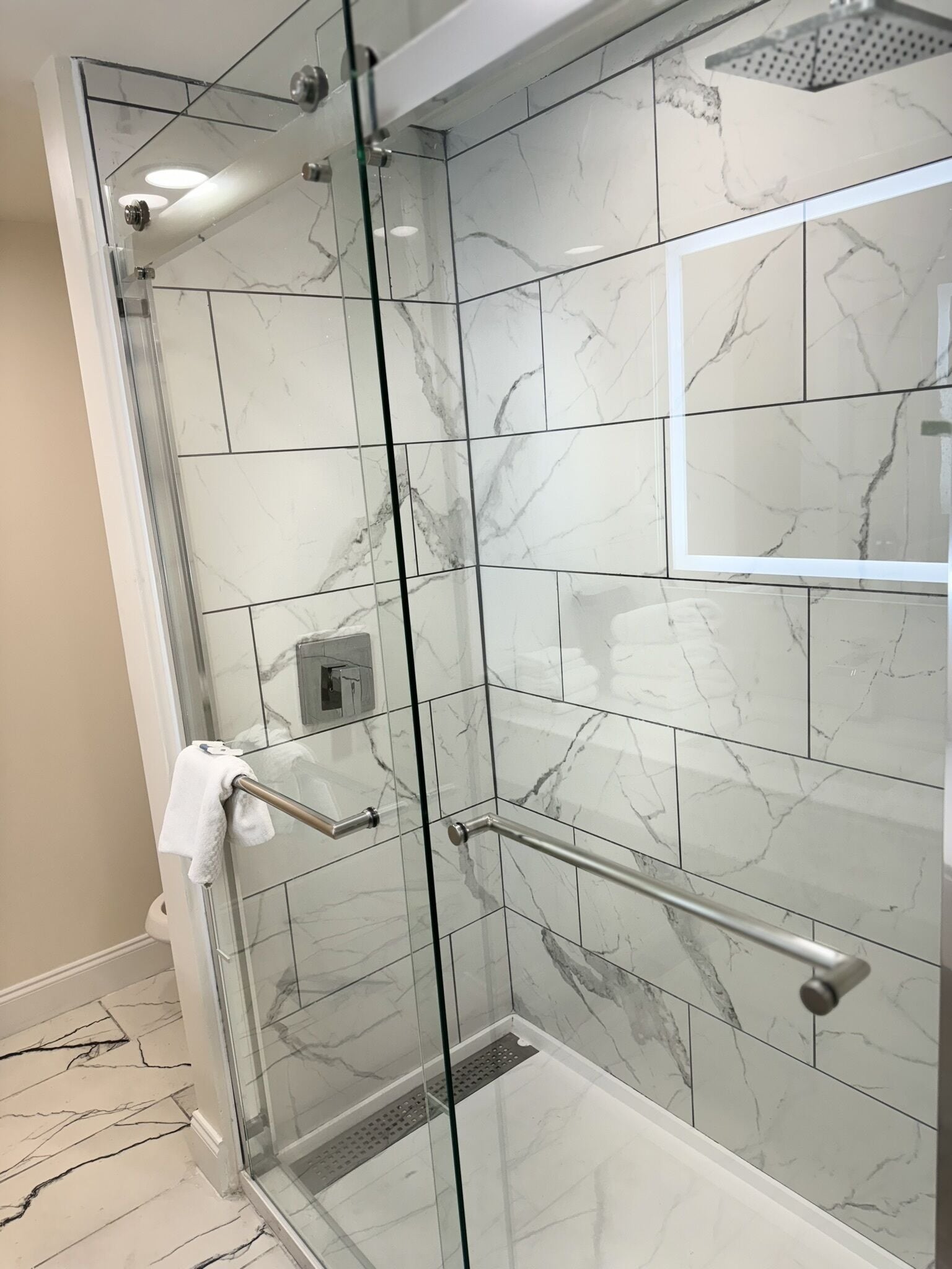Combined shower/tub, deep soaking tub, free toiletries, hair dryer