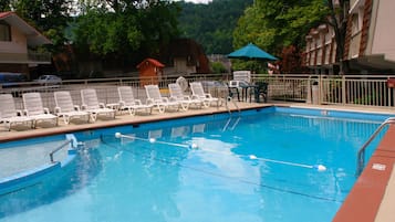 Sesongbasert utendørsbasseng