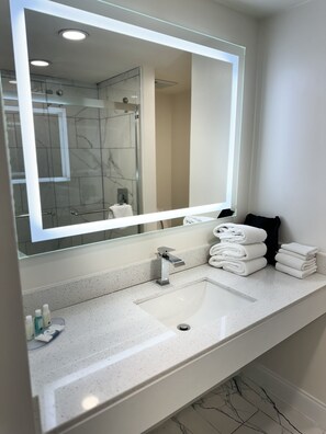 Room, 2 Queen Beds, Non Smoking | In-room safe, desk, blackout drapes, iron/ironing board - Quality Inn Creekside - Downtown Gatlinburg (Gatlinburg)