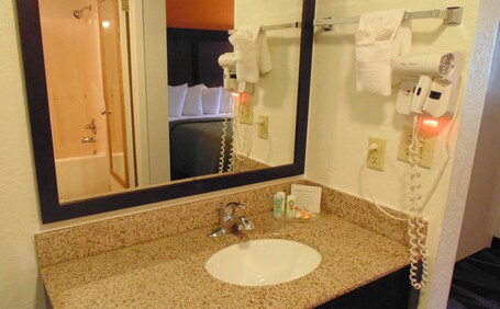 Quality Inn Creekside Downtown Gatlinburg - Image 52