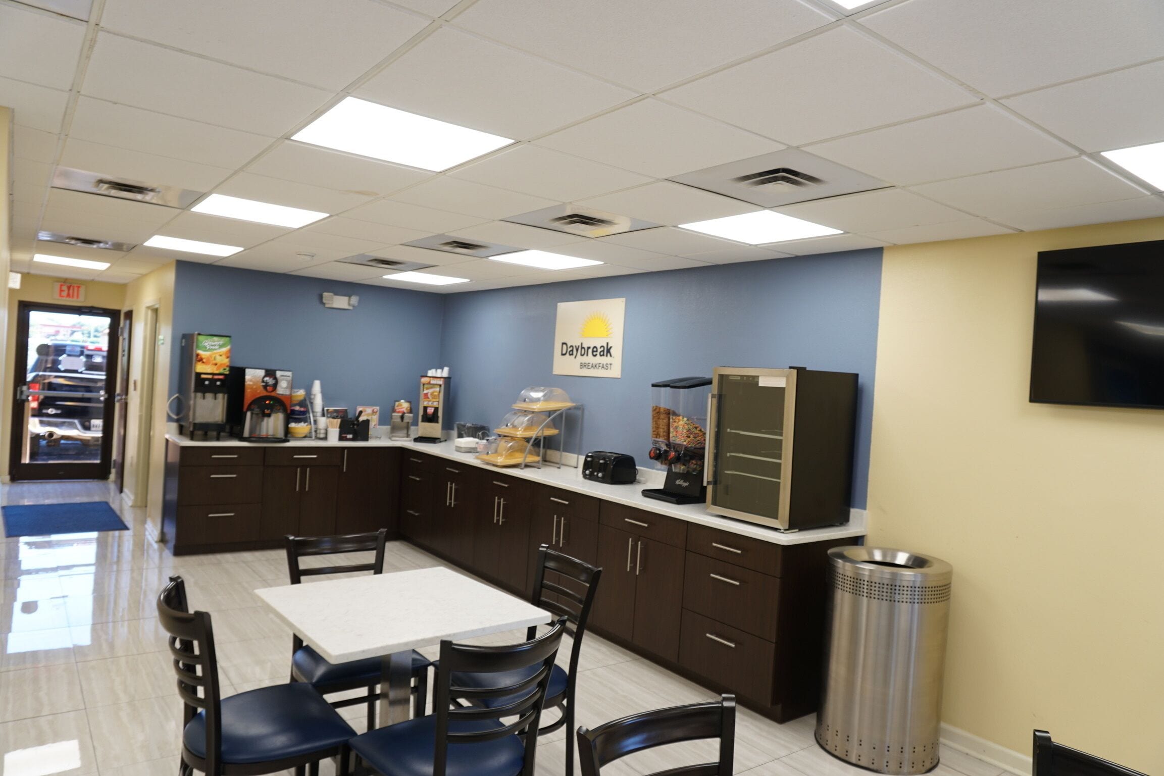 매일 테이크아웃 무료 아침 식사 포함