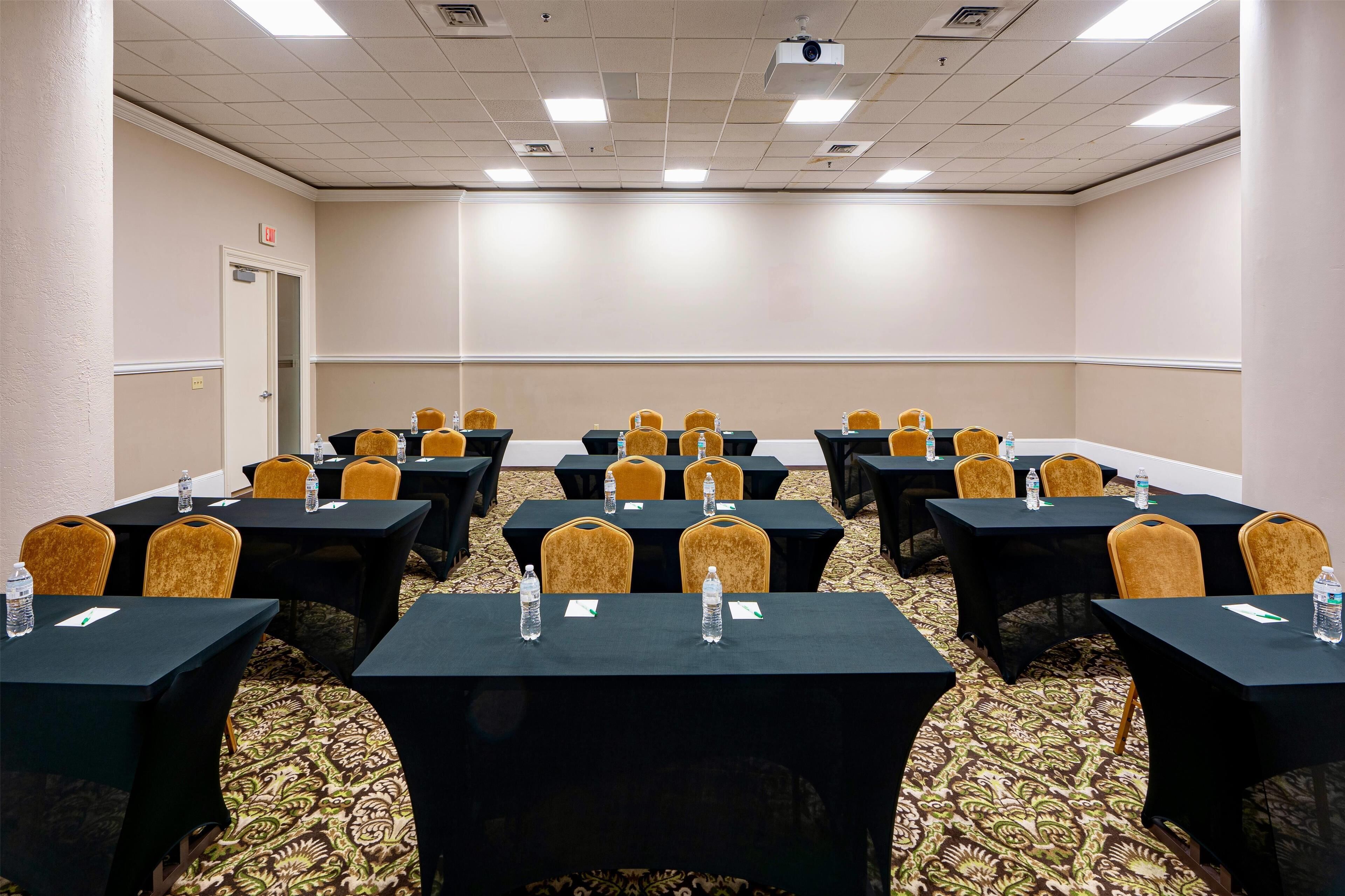 Photo - Wyndham Garden Baronne Plaza