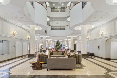 Wyndham Garden Hotel Baronne Plaza
