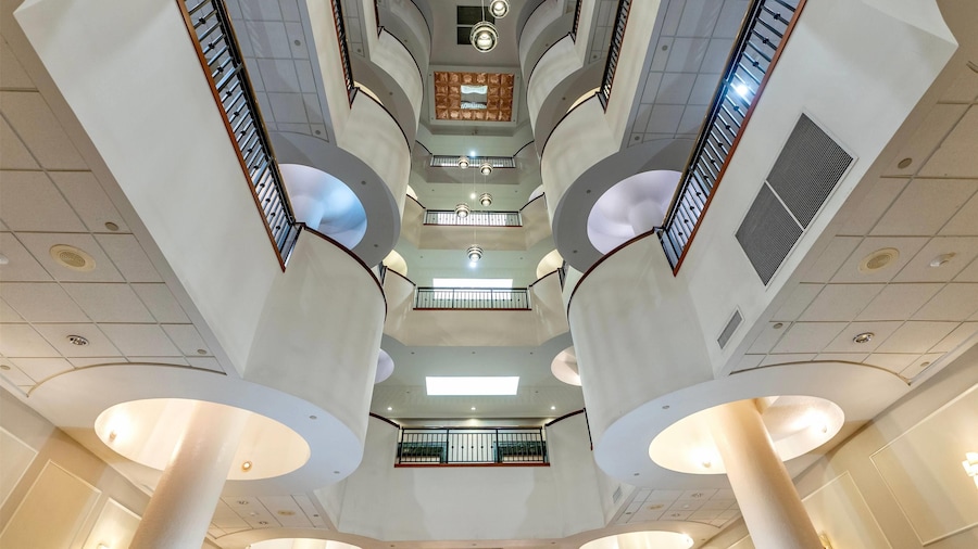 Wyndham Garden Hotel Baronne Plaza