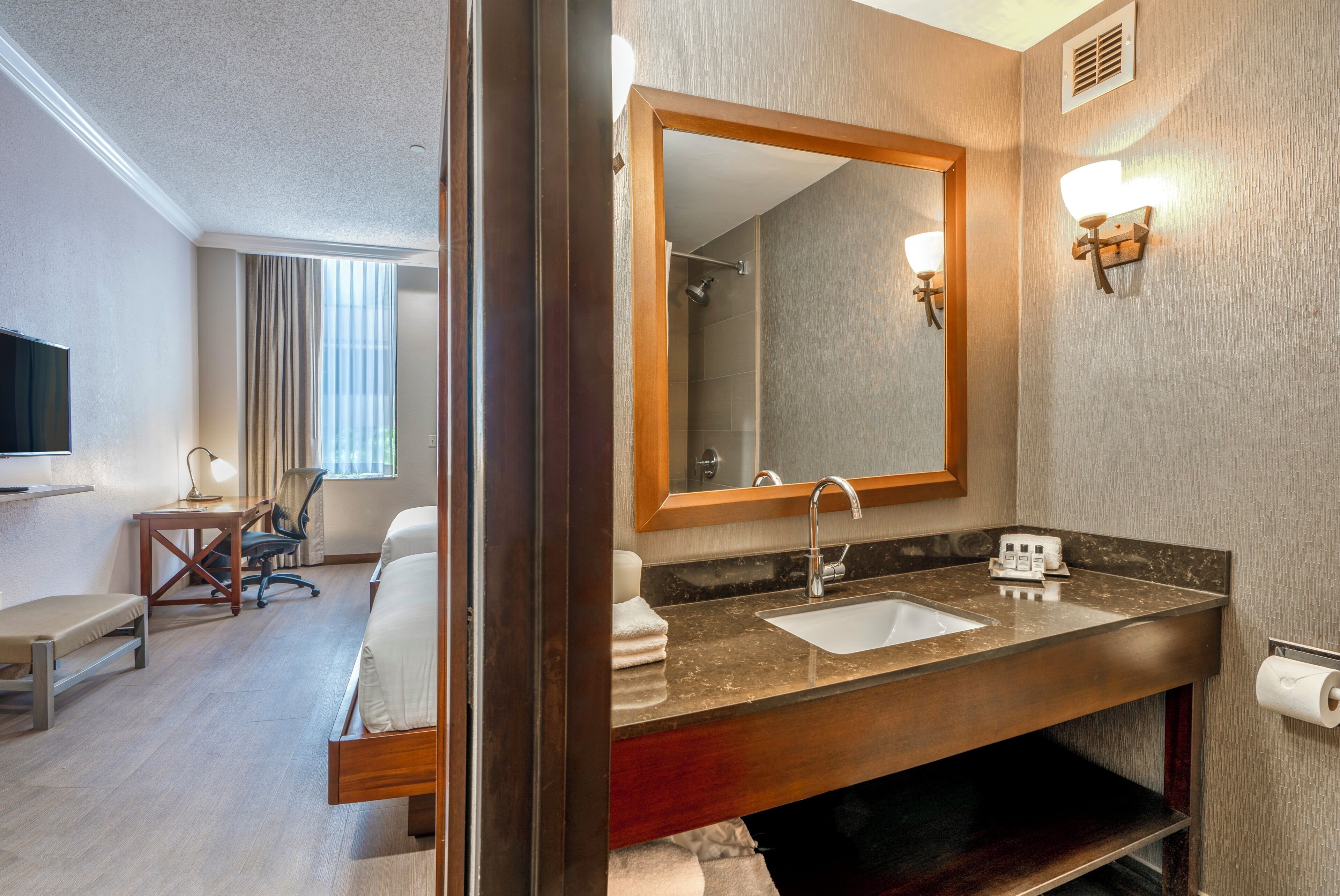 Photo - Wyndham Garden Hotel Baronne Plaza