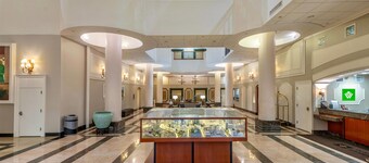 Wyndham Garden Hotel Baronne Plaza