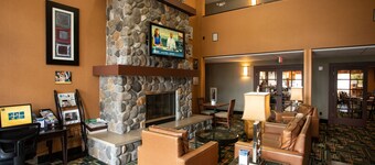 特拉弗斯城凯富酒店