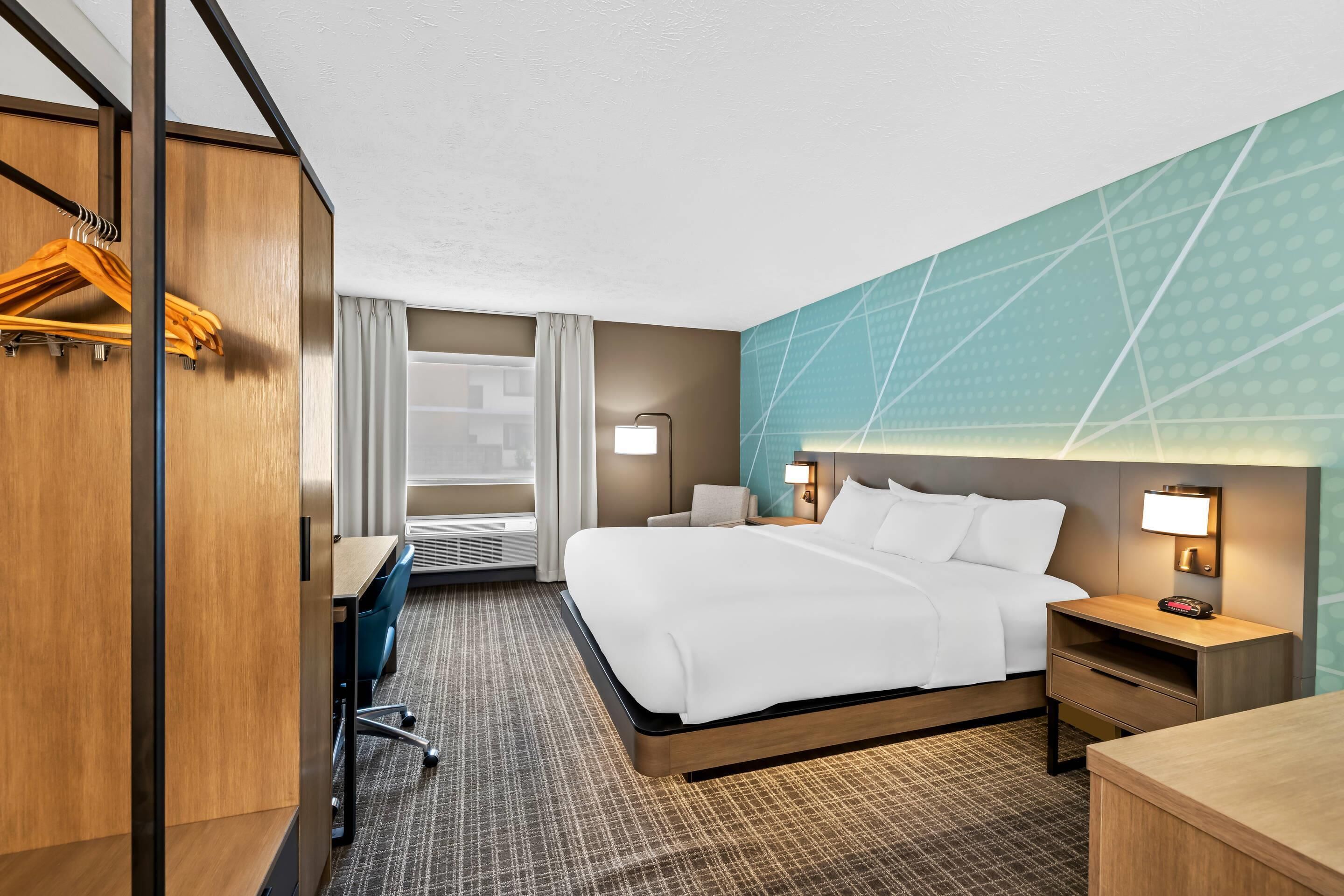 Standard Room, 1 King Bed, Non Smoking | Desk, iron/ironing board, free cots/infant beds, free WiFi