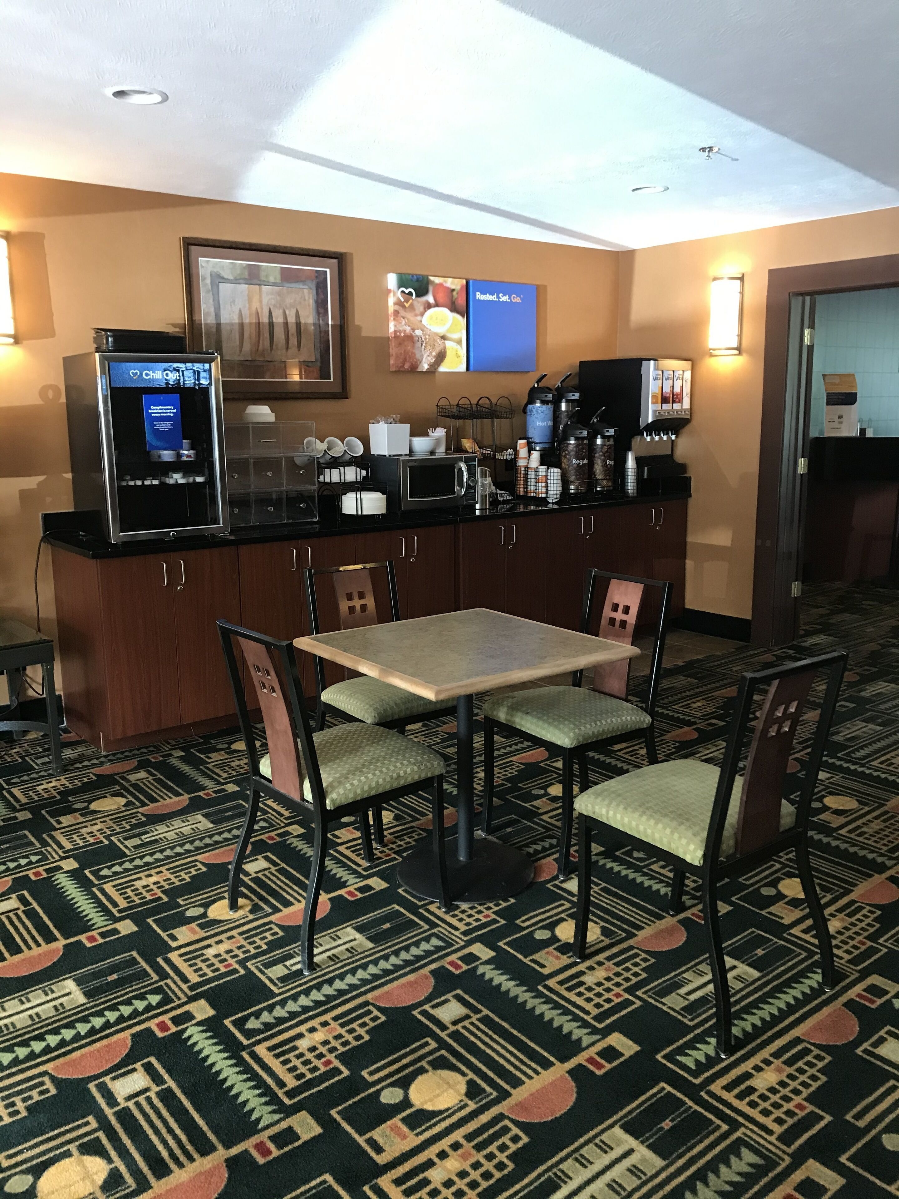 free daily continental breakfast