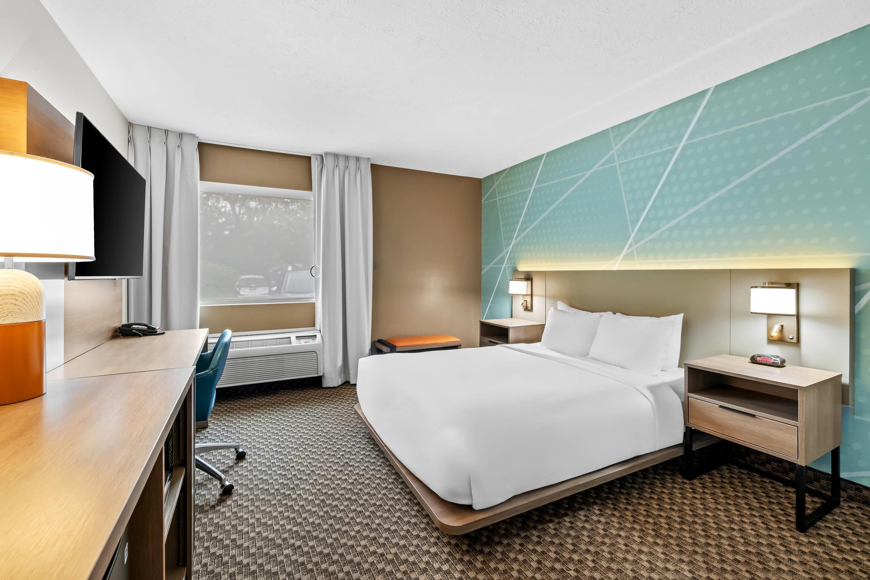 Room, 1 King Bed, Accessible, Non Smoking | Desk, iron/ironing board, free cribs/infant beds, free WiFi