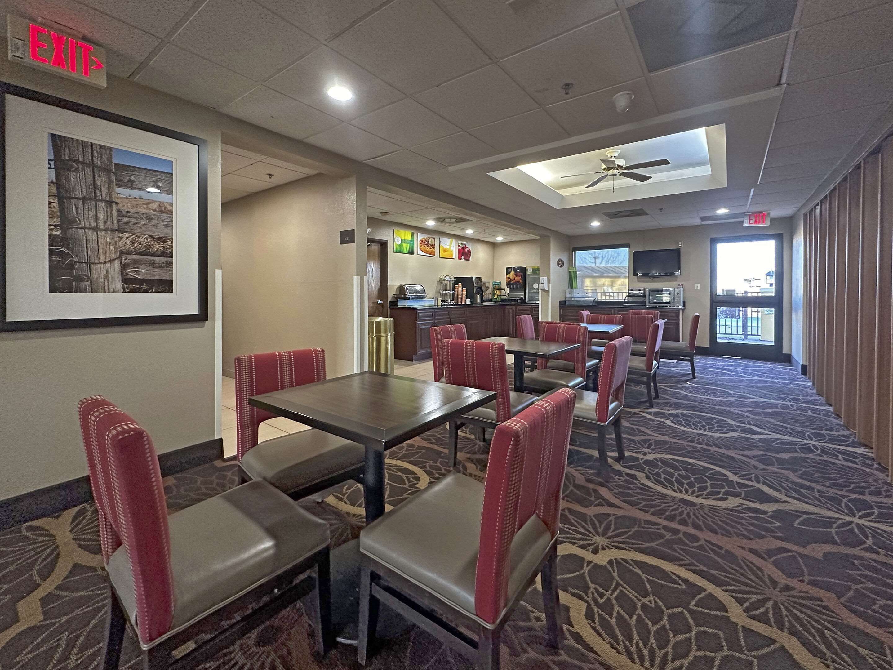 Free daily breakfast 