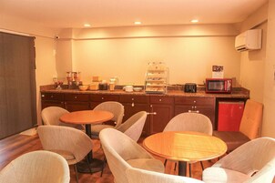 Café da manhã continental grátis todos os dias