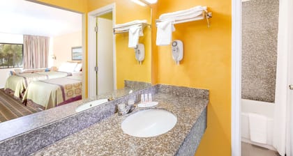 Days Inn by Wyndham Little River