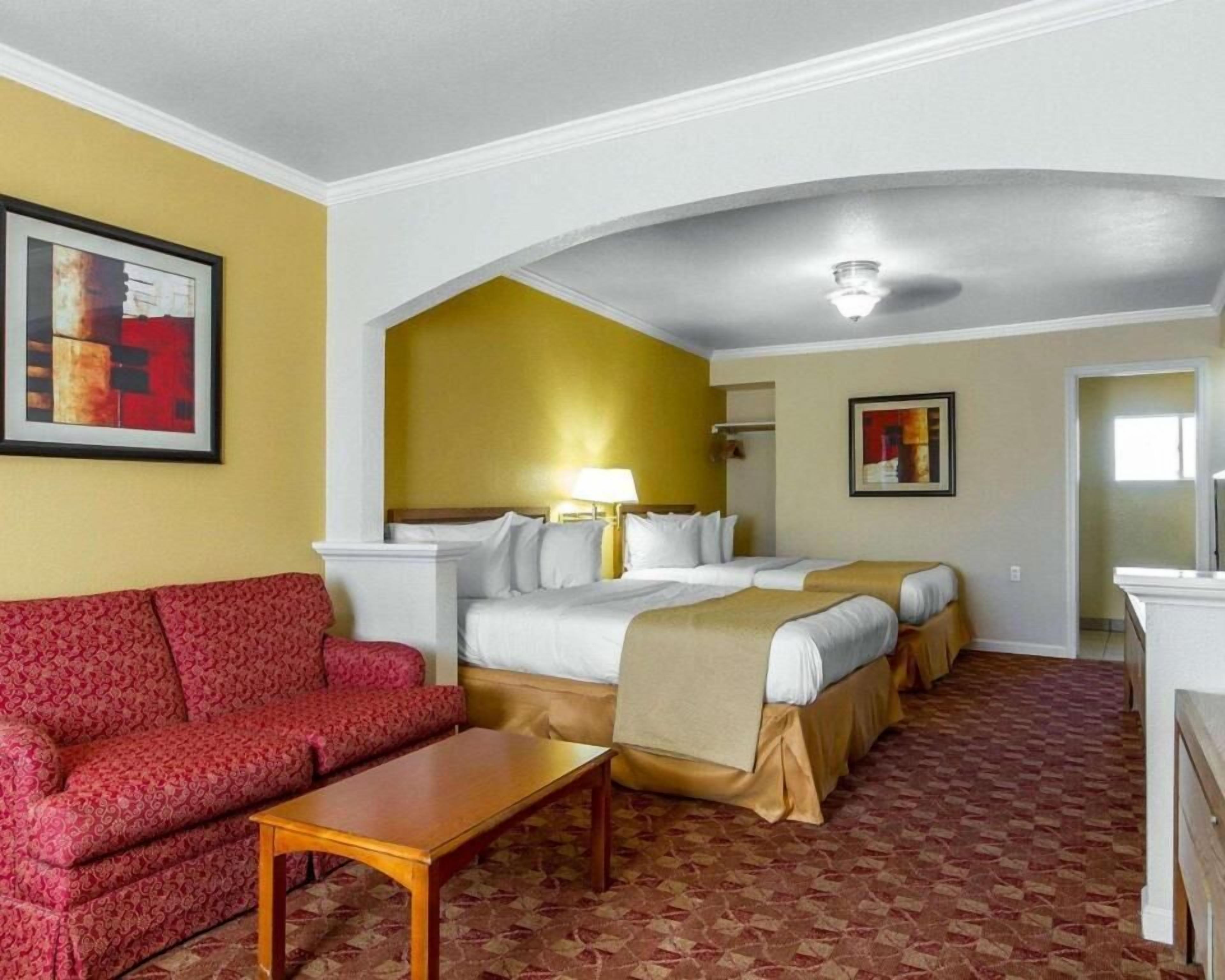 Premium bedding, in-room safe, desk, blackout drapes