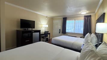Quarto standard, 2 camas de casal, para não fumantes | Roupas de cama premium, cofres nos quartos, escrivaninha