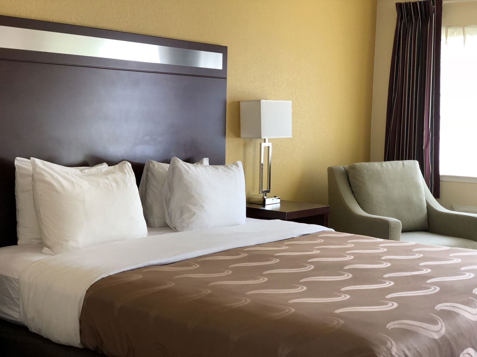 Premium bedding, in-room safe, desk, blackout drapes