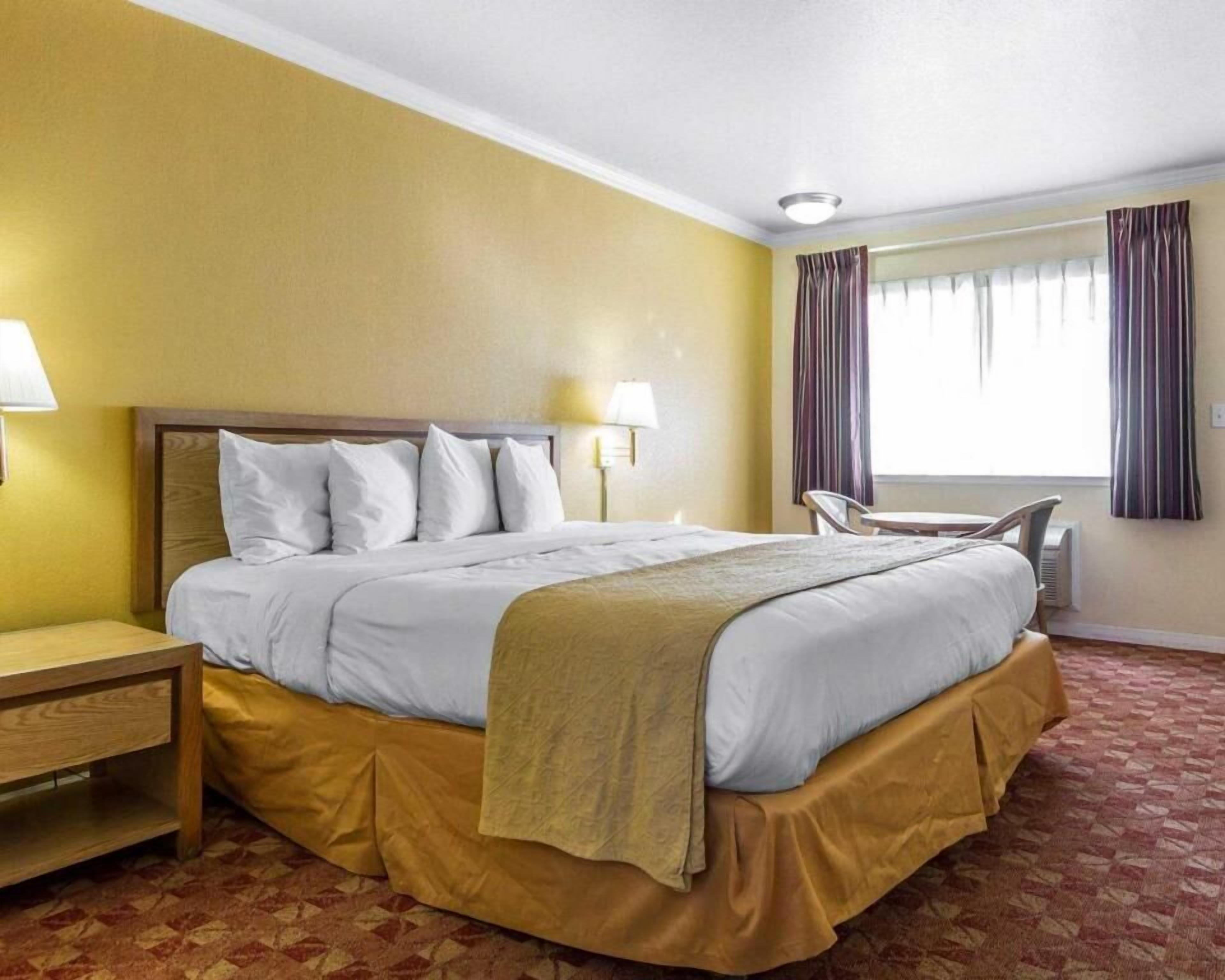 Premium bedding, in-room safe, desk, blackout drapes