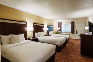 Room, Multiple Beds, Non Smoking | Premium bedding, in-room safe, desk, blackout drapes - Quality Inn Ukiah (Ukiah)