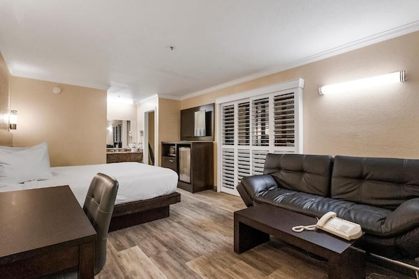 Literie de qualité supérieure, bureau, rideaux occultants, Wi-Fi gratuit